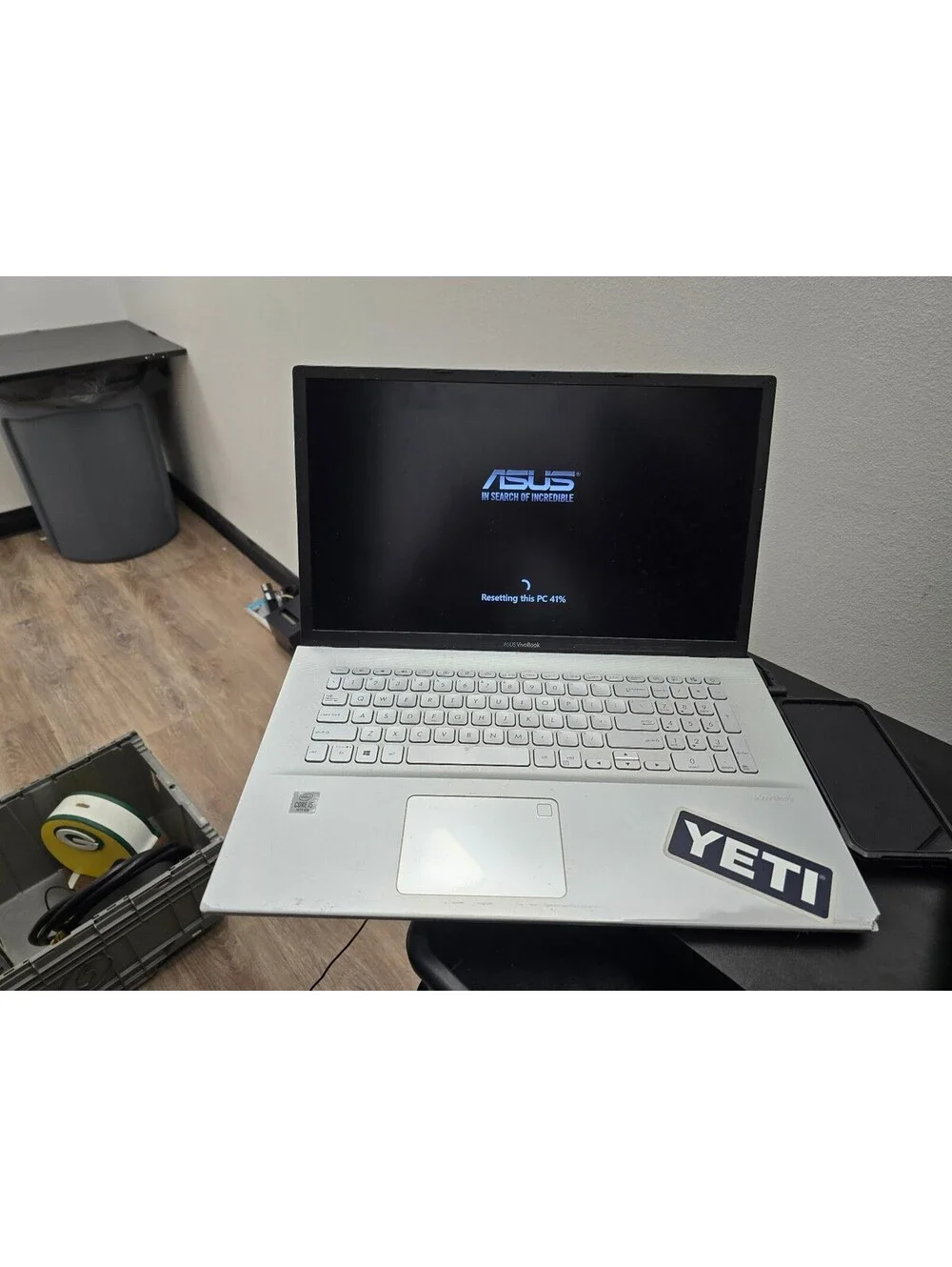 ASUS VivoBook 17 X712JA 17.3